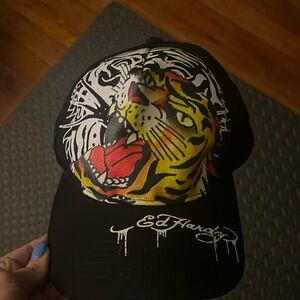 Ed Hardy SnapBack 
No peeling